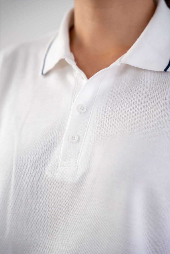 Piqué Polo in White & Navy